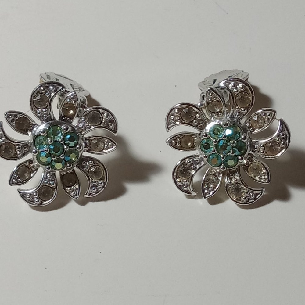 Vintage Sarah Coventry Clip Earrings Silvertone Blue 1"